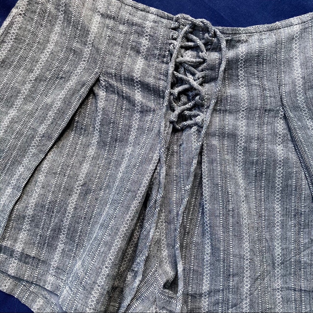 Grey, high-waisted shorts ๐ค - Picture 2 of 3